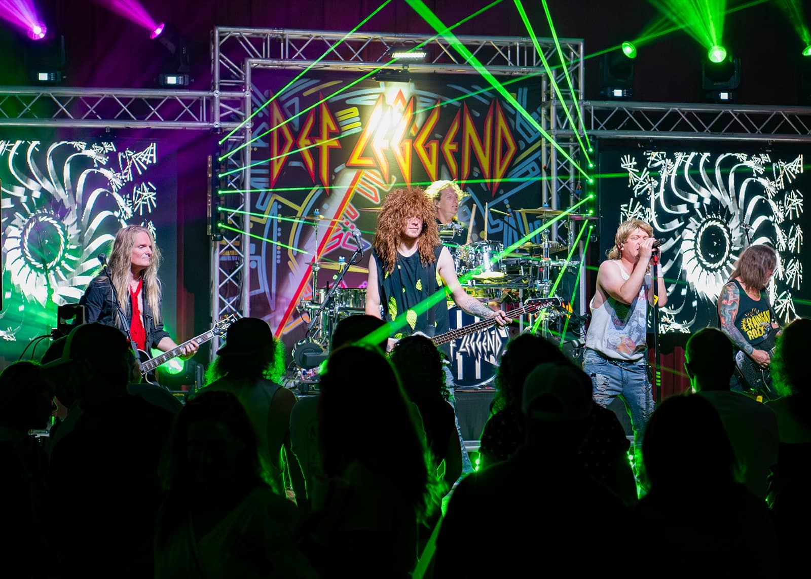 Def Leggend performing the Hysteria era set